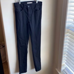 Levi’s black slimming skinny jeans